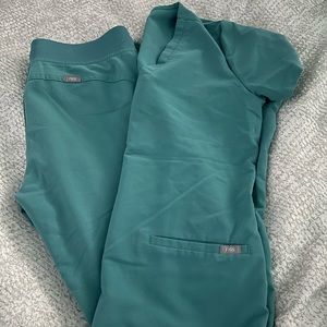 Figs Marine Casma Top (XS) & Kade Bottom (S).